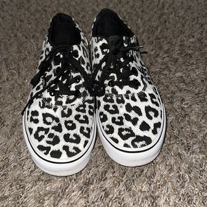 Leopard vans